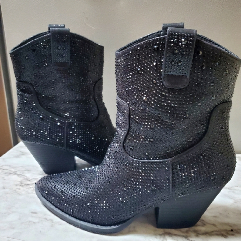 NEW Forever rinestone black boots